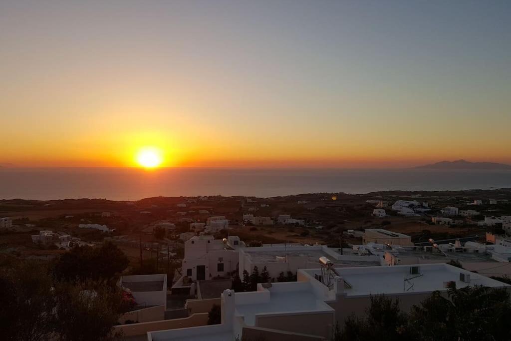 Euphoria Suites&Deluxe Studios Fira  Exterior foto