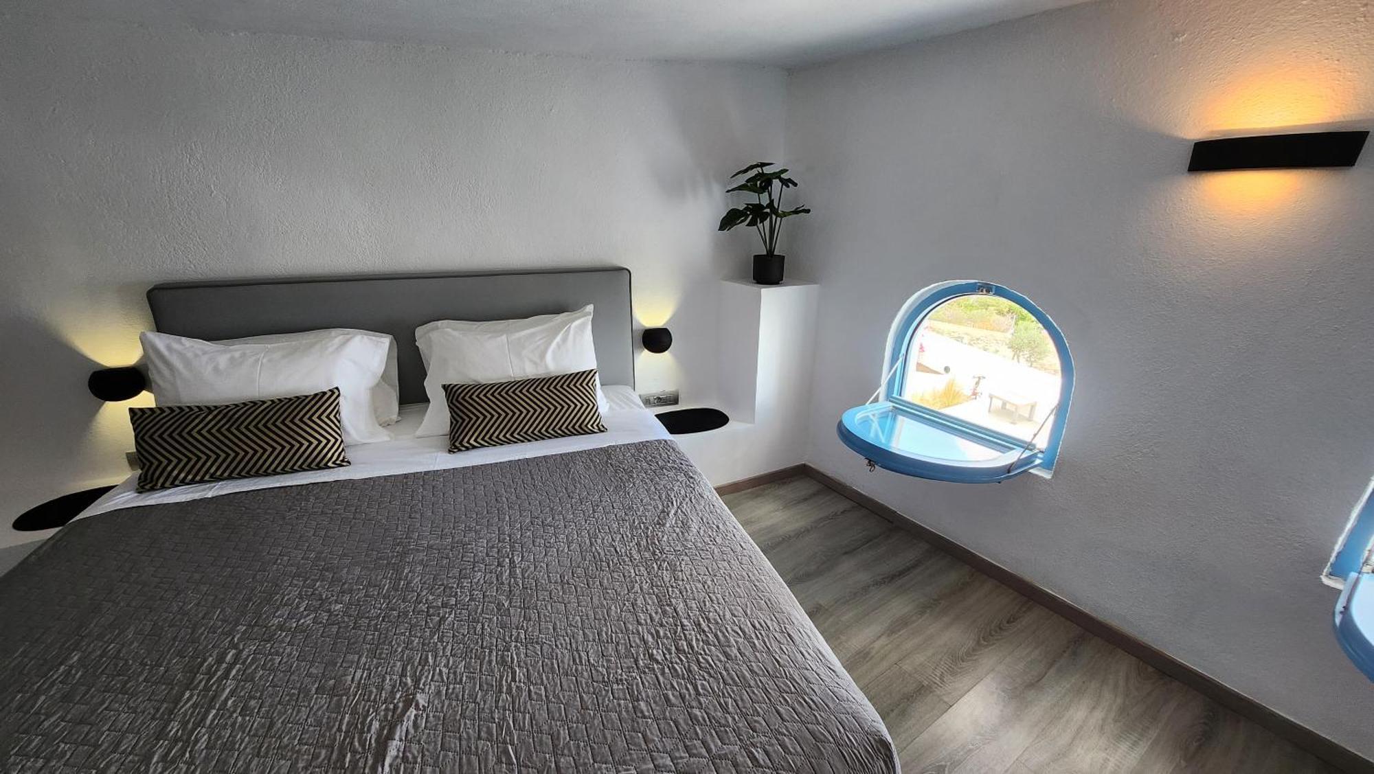 Euphoria Suites&Deluxe Studios Fira  Exterior foto