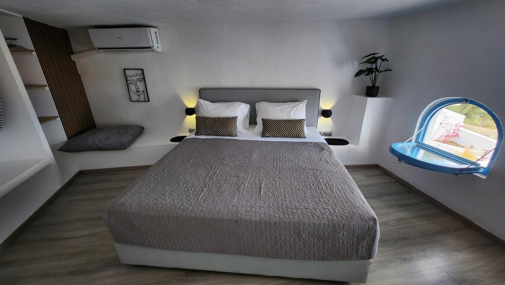Euphoria Suites&Deluxe Studios Fira  Exterior foto