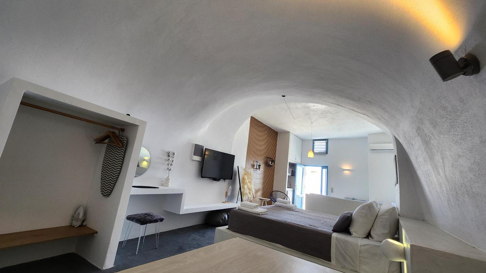 Euphoria Suites&Deluxe Studios Fira  Exterior foto