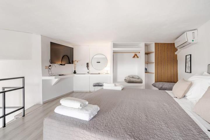 Euphoria Suites&Deluxe Studios Fira  Exterior foto