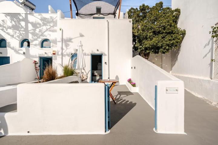 Euphoria Suites&Deluxe Studios Fira  Exterior foto